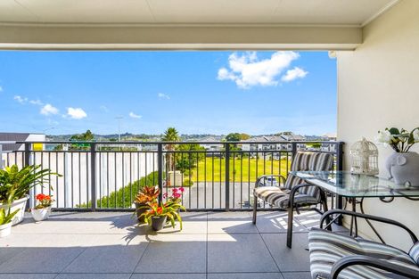 Photo of property in 18e/71 Spencer Road, Oteha, Auckland, 0632