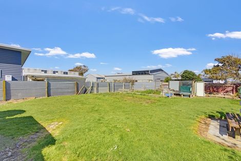 Photo of property in 24 Linklater Avenue, Foxton Beach, Foxton, 4815