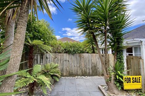 Photo of property in 1/71 Verran Road, Birkenhead, Auckland, 0626