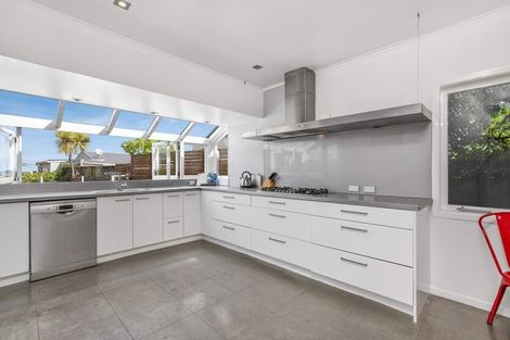 Photo of property in 10 Currey Crescent, Milford, Auckland, 0620