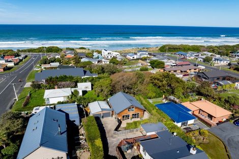 Photo of property in 8a Queen Street, Brighton, Dunedin, 9035