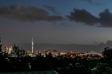 Photo of property in 14 Dudding Avenue, Northcote, Auckland, 0627