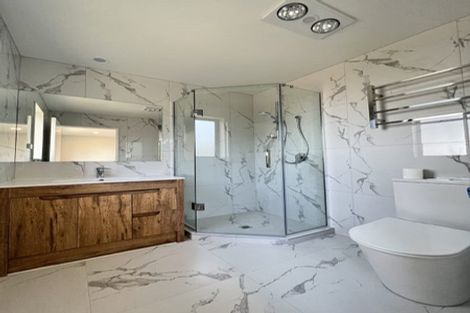 Photo of property in 1 Camelot Place, Glenfield, Auckland, 0629