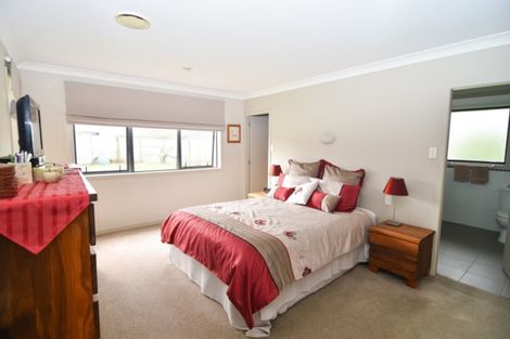 Photo of property in 19 Carrington Drive, Carterton, 5713