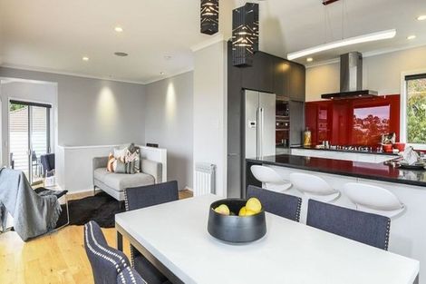 Photo of property in 27 Lagoon Way, West Harbour, Auckland, 0618