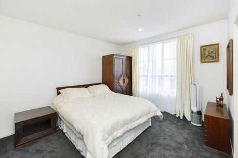 Photo of property in Maddison Apartments, 2/6c Queen Street, Palmerston North, 4410