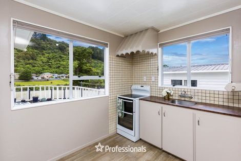 Photo of property in 2/71 Gemstone Drive, Birchville, Upper Hutt, 5018