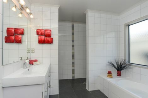 Photo of property in 87 Merlot Drive, Greenmeadows, Napier, 4112