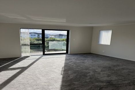 Photo of property in 28 Ballyalton Crescent, Flat Bush, 2019