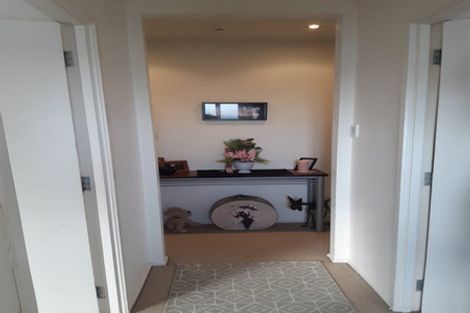 Photo of property in 2/5 Downing Street, Glenfield, Auckland, 0629