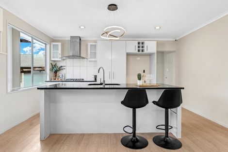 Photo of property in 22 Marvon Downs Avenue, Pakuranga Heights, Auckland, 2010