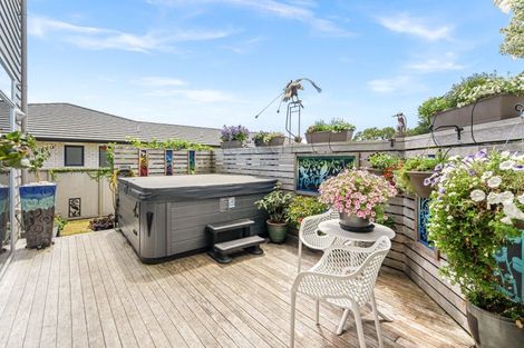 Photo of property in 36 Karoro Road, One Tree Point, 0118