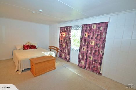 Photo of property in 18 Rosewarne Crescent, Glendene, Auckland, 0602