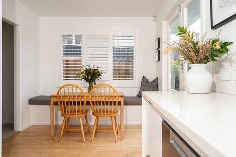 Photo of property in 33 Beazley Avenue, Paparangi, Wellington, 6037