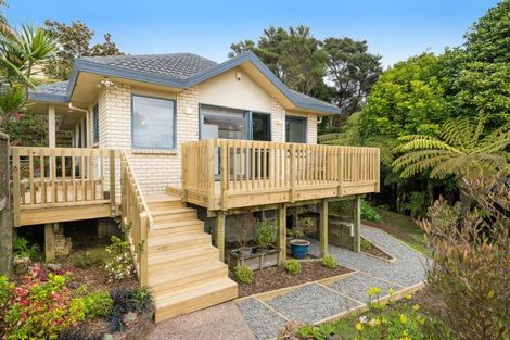 Photo of property in 11 Canary Place, Unsworth Heights, Auckland, 0632