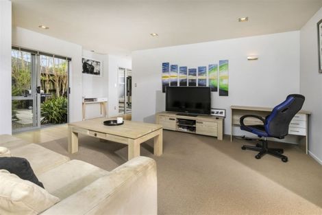 Photo of property in 8 Roy Maloney Drive, Henderson, Auckland, 0612