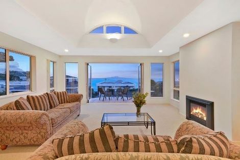 Photo of property in 33a Manly Esplanade, Browns Bay, Auckland, 0630