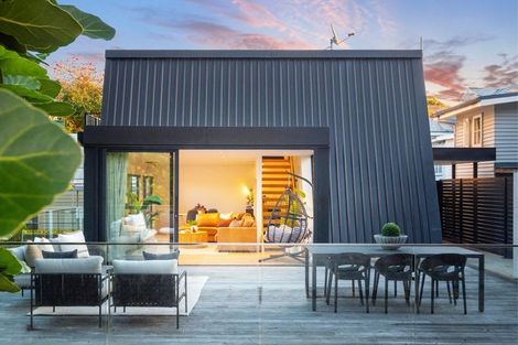Photo of property in 2/42 Island Road, Beach Haven, Auckland, 0626