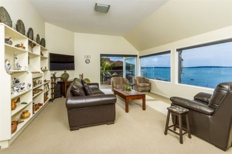 Photo of property in 2 Cliff Road, Torbay, Auckland, 0630