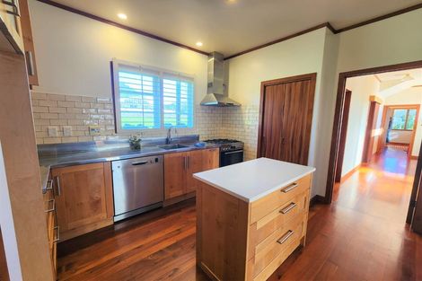 Photo of property in 41 Queensway, Three Kings, Auckland, 1024