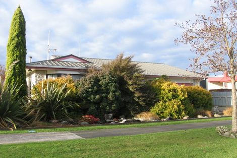 Photo of property in 1 Pinedale Parade, Milson, Palmerston North, 4414