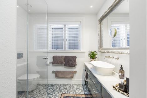 Photo of property in 2 Chenery Road, Red Beach, 0932