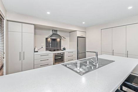 Photo of property in 100 Shillingford Boulevard, Rolleston, 7615