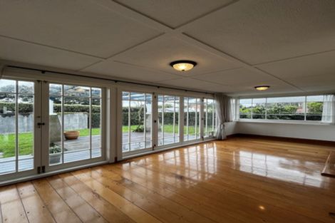 Photo of property in 11 Norwood Road, Bayswater, Auckland, 0622