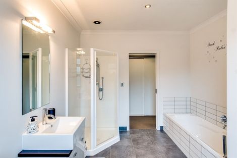 Photo of property in 18 Palliser Place, Poraiti, Napier, 4112