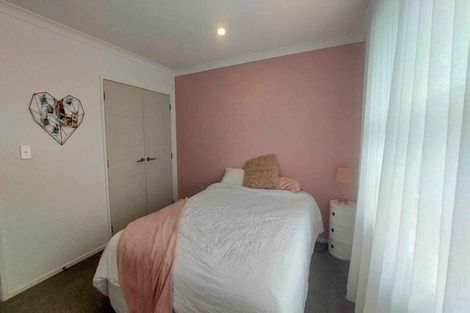 Photo of property in 63 Awataha Crescent, Pyes Pa, Tauranga, 3110