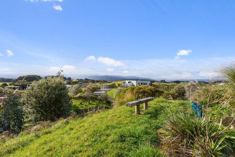 Photo of property in 24 Strathnaver Glen, Waikawa Beach, Levin, 5573