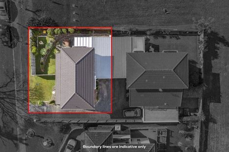 Photo of property in 2/9 Milwaukee Place, Glendene, Auckland, 0602