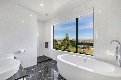 Photo of property in 8 The Track, Plimmerton, Porirua, 5026