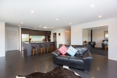 Photo of property in 11 Settlers Close, Whalers Gate, New Plymouth, 4310