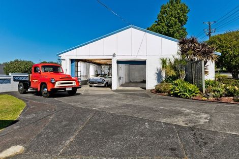 Photo of property in 1/94 Awaroa Road, Sunnyvale, Auckland, 0612