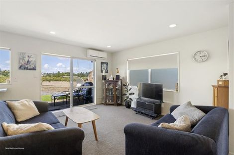 Photo of property in 51 Queen Mary Avenue, New Lynn, Auckland, 0600