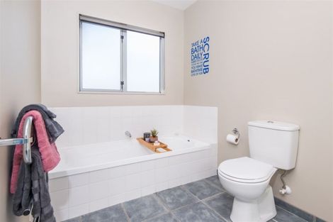 Photo of property in 71 Amesbury Drive, Churton Park, Wellington, 6037