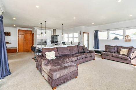Photo of property in 15 Les Marston Place, Pukekohe, 2120