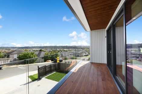 Photo of property in 5 Eric Gifford Drive, Ranui, Auckland, 0612