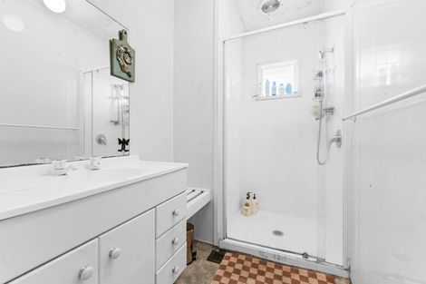 Photo of property in 6 Youngs Road, Papakura, 2110