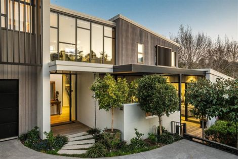 Photo of property in 2a Peter Terrace, Castor Bay, Auckland, 0620