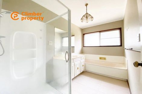 Photo of property in 11 Ravenstone Place, Chatswood, Auckland, 0626