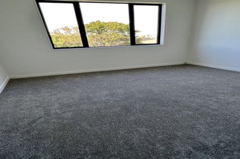 Photo of property in 2 Fiesta Drive, Half Moon Bay, Auckland, 2012