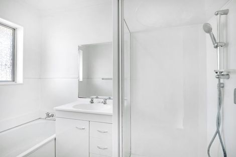 Photo of property in 10 Hollows Crescent, Takaro, Palmerston North, 4412