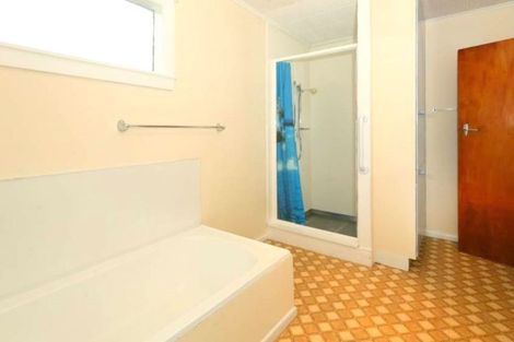 Photo of property in 24 Taikata Road, Te Atatu Peninsula, Auckland, 0610