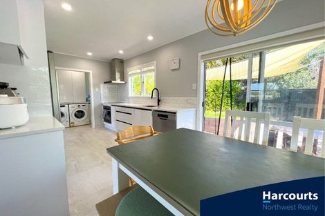 Photo of property in 1/86 Tirimoana Road, Te Atatu South, Auckland, 0602