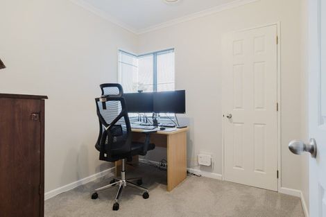 Photo of property in 28 Royal Oak Drive, Kelvin Grove, Palmerston North, 4414