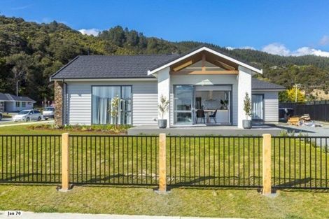 Photo of property in 7 Hopkirk Avenue, Wallaceville, Upper Hutt, 5018