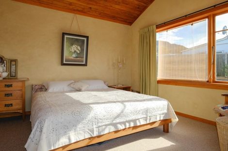 Photo of property in 1 Monowai Road, Ravensbourne, Dunedin, 9022