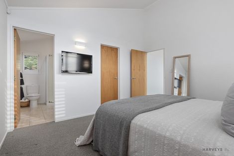 Photo of property in 32 Chamari Close, Titirangi, Auckland, 0604